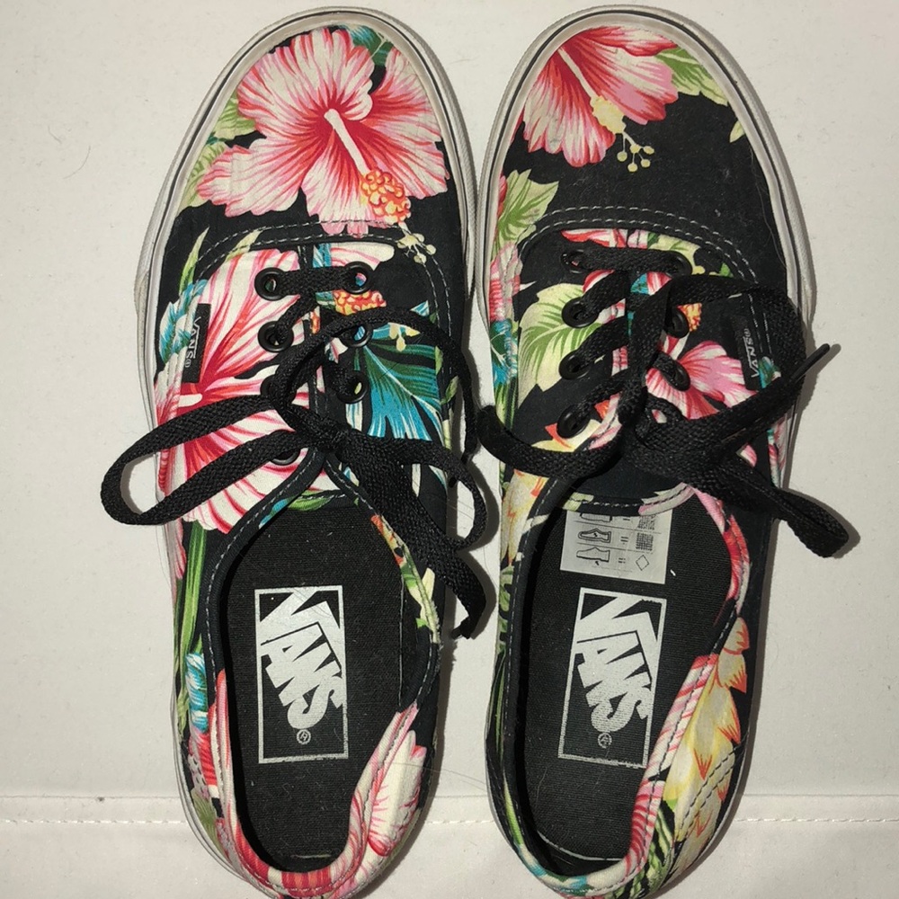 Flowerd Limited edition black shoelace vans